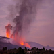Flujos de lava de un volcán en la isla canaria de La Palma, España, el viernes 1 de octubre de 2021